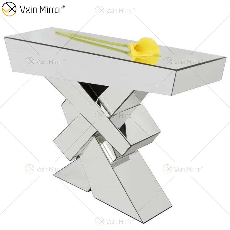 white and chrome console table Weiß- und Chromkonsolentisch