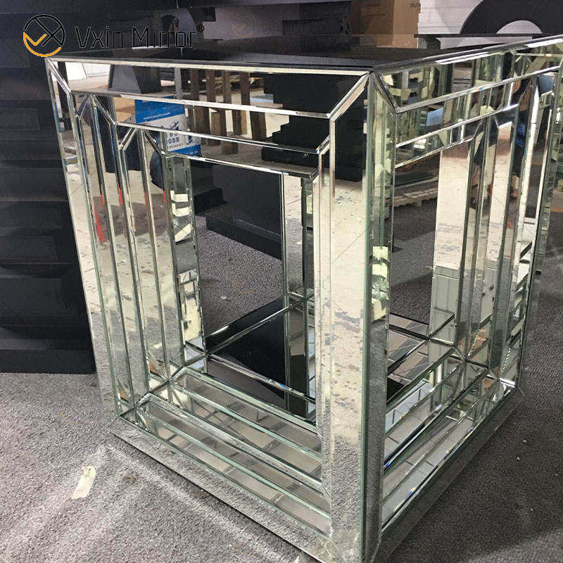 small mirrored table kleiner Spiegeltisch
