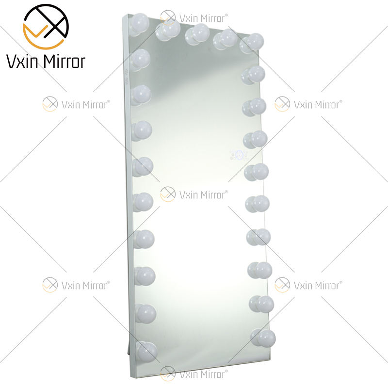 backlit mirror bathroom Banheiro espelhado iluminado