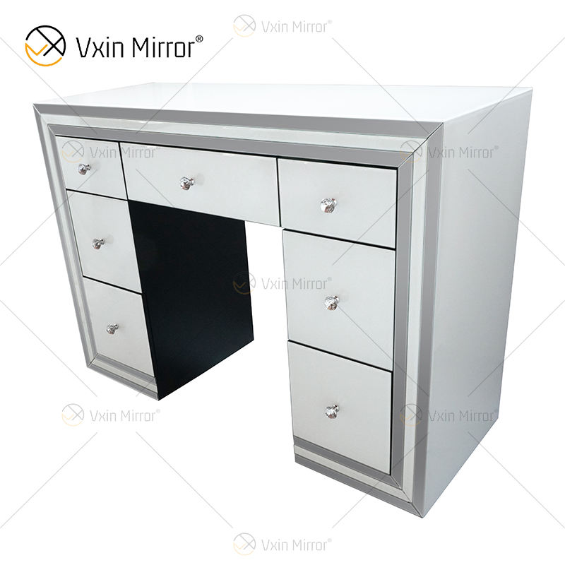 glass makeup vanity مكياج الزجاج الغرور