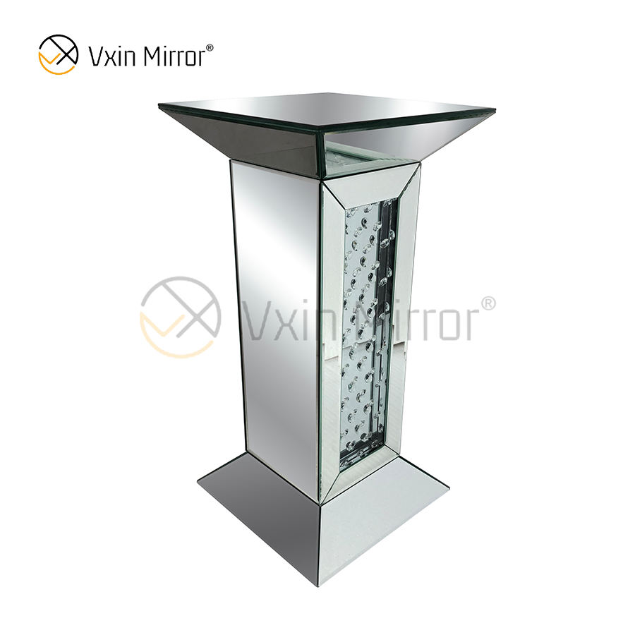 mirrored side table with shelf Mesa lateral con estante con estante