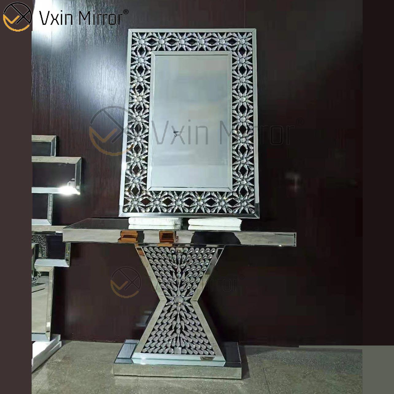 gro&szlig;er gew&ouml;lbter Spiegel